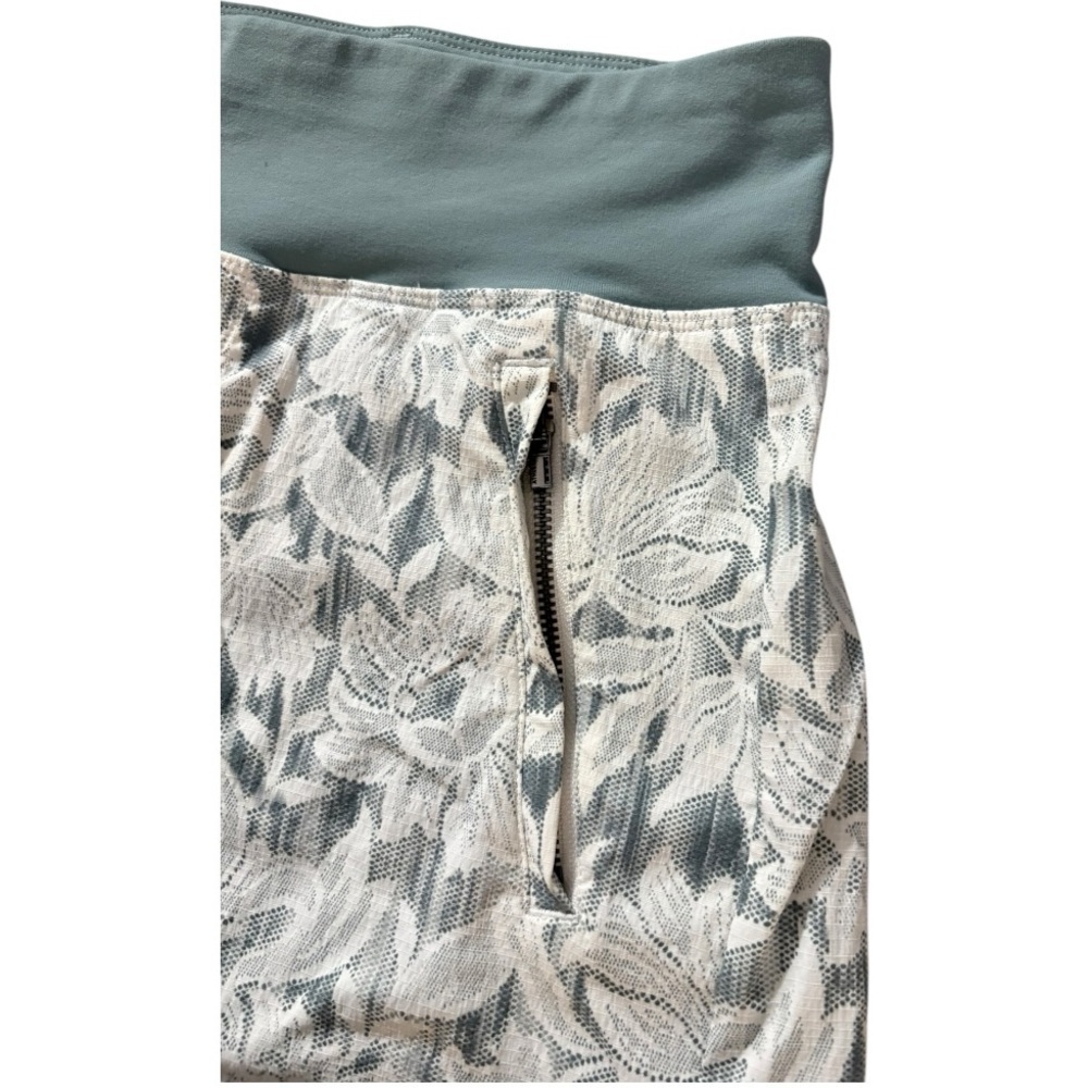 Athleta Trekkie North Shorts Women Green White Floral Lace Pull On - Picture 4 of 7